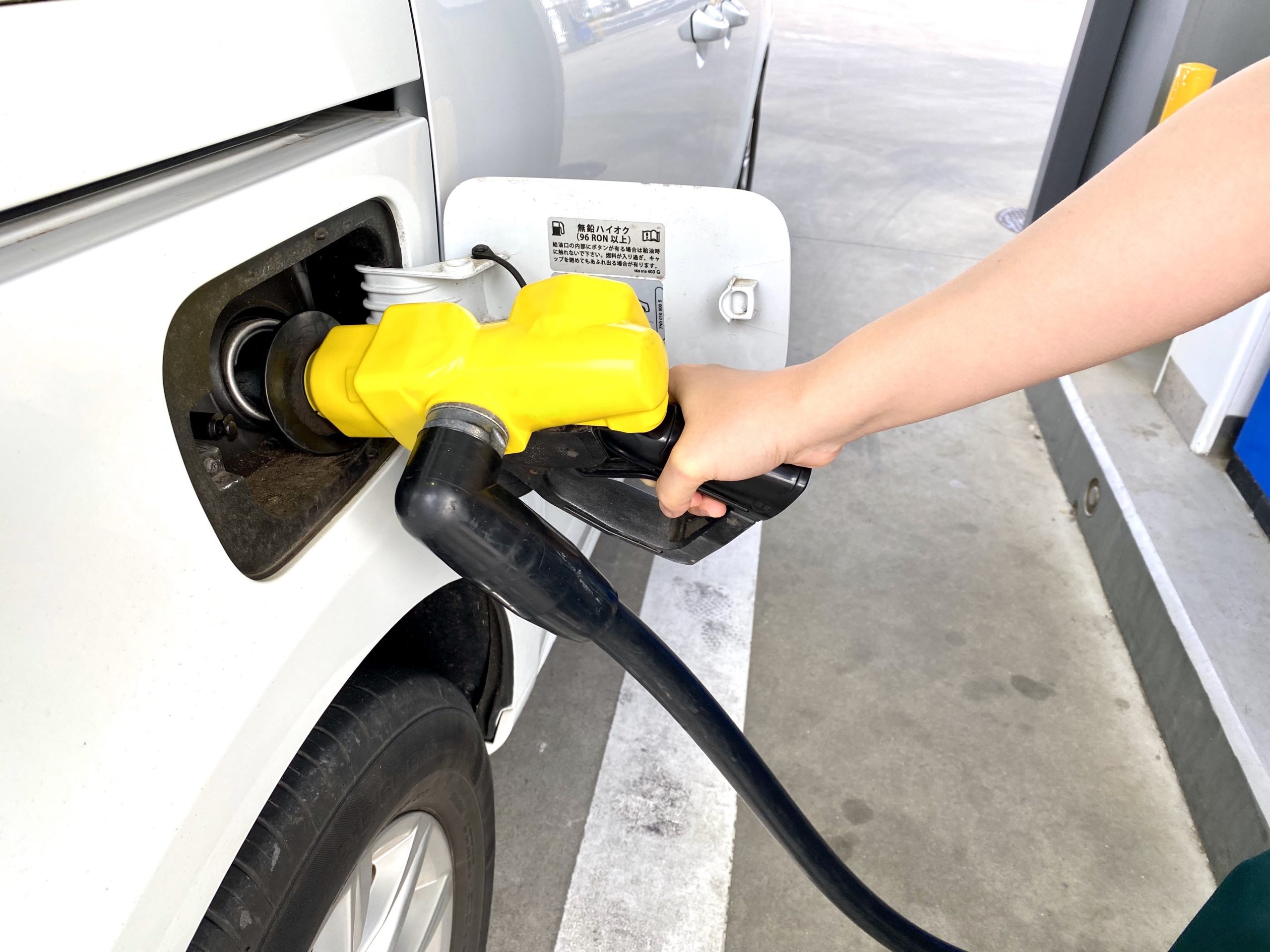 ガソリン給油中