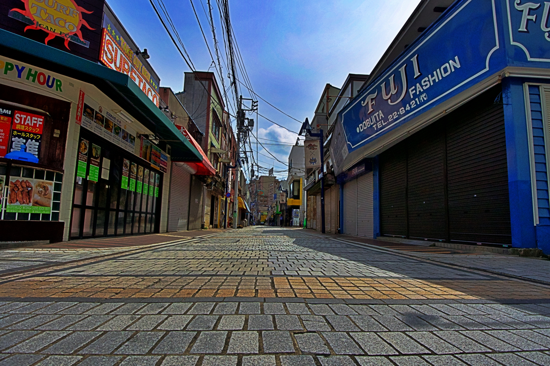 横須賀市 ドブ板通り内で「ドブ板バザール」を開催